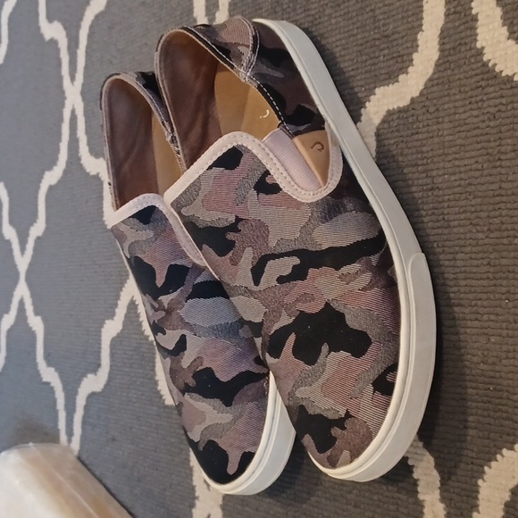 OLUKAI PEHUEA PA'I Camo Slip On Shoes Women's 10 - Picture 15 of 16